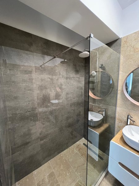 Straulestii, particular, ap cu curte,  2 camere